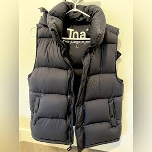 Aritzia’s Women’s Small Super Puff vest - black